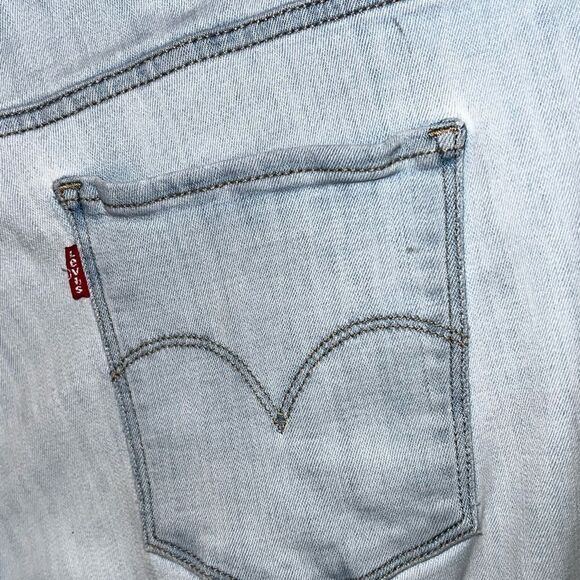 Levi’s Womens Classic High Rise Bermuda Shorts Faded blue Wash Sz 32 W - Picture 4 of 5